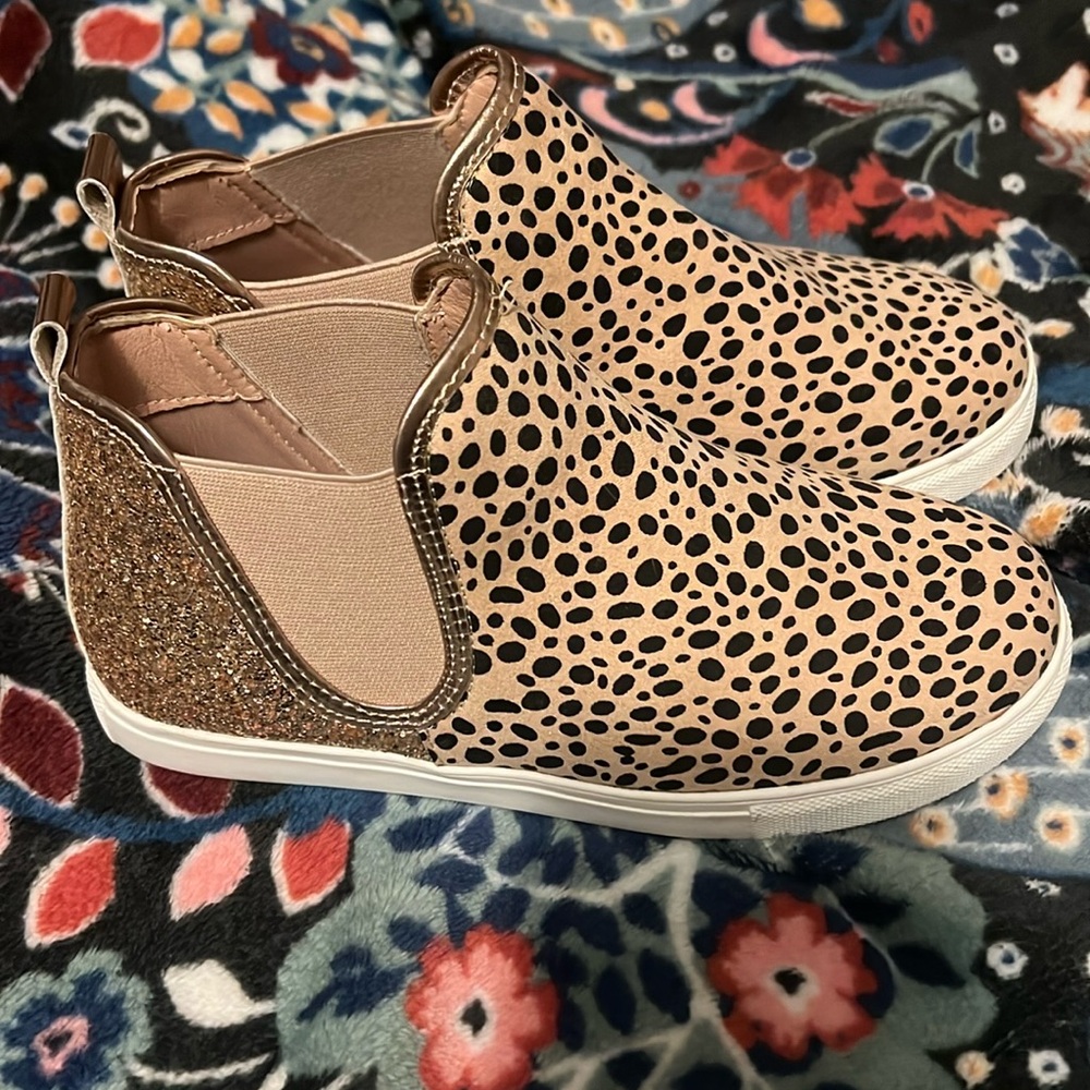 Kids size 4 booties worn one time